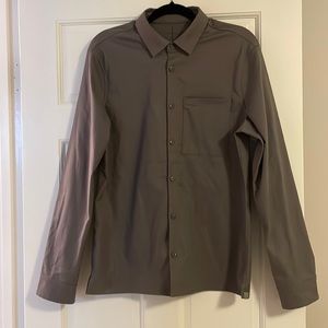 Lululemon size medium mens button down shirt hunter green/ dark grayish color